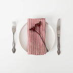Lot de 2 serviettes de table en lin à rayures rouges sur fond naturel