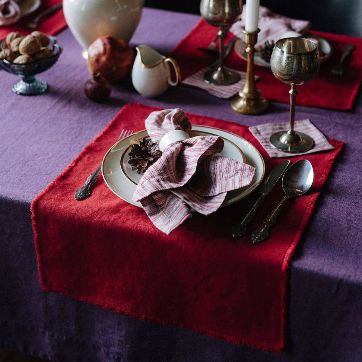 Lot de 2 serviettes de table en lin à rayures rouges sur fond naturel, vue 4