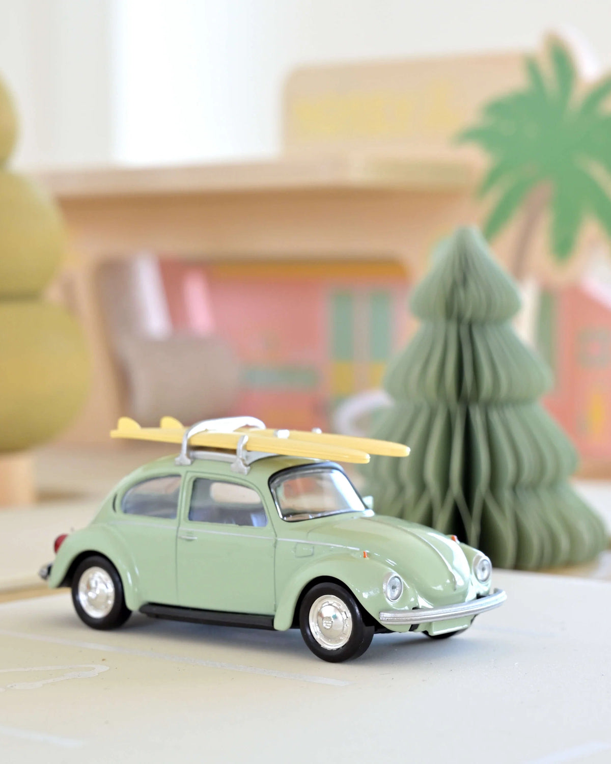 Miniature Volkswagen Coccinelle 1303 jaune 1973 avec planche de surf, Jet-car au 1/43