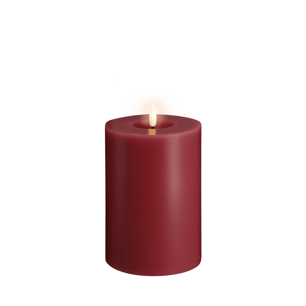 Bougie pilier LED effet cire fondue rouge canneberge, Ø 9,9 × H 15 cm, allumée