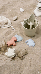 et de plage silicone thème animaux – seau pelle et 4 moules lion éléphant girafe singe – set silicone souple et recyclable – cadeau éducatif motricité