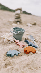Set de plage silicone thème dinosaure – seau pelle et 4 moules T-rex stégosaure tricératops brachiosaure – jouet silicone pliable cadeau petit explorateur