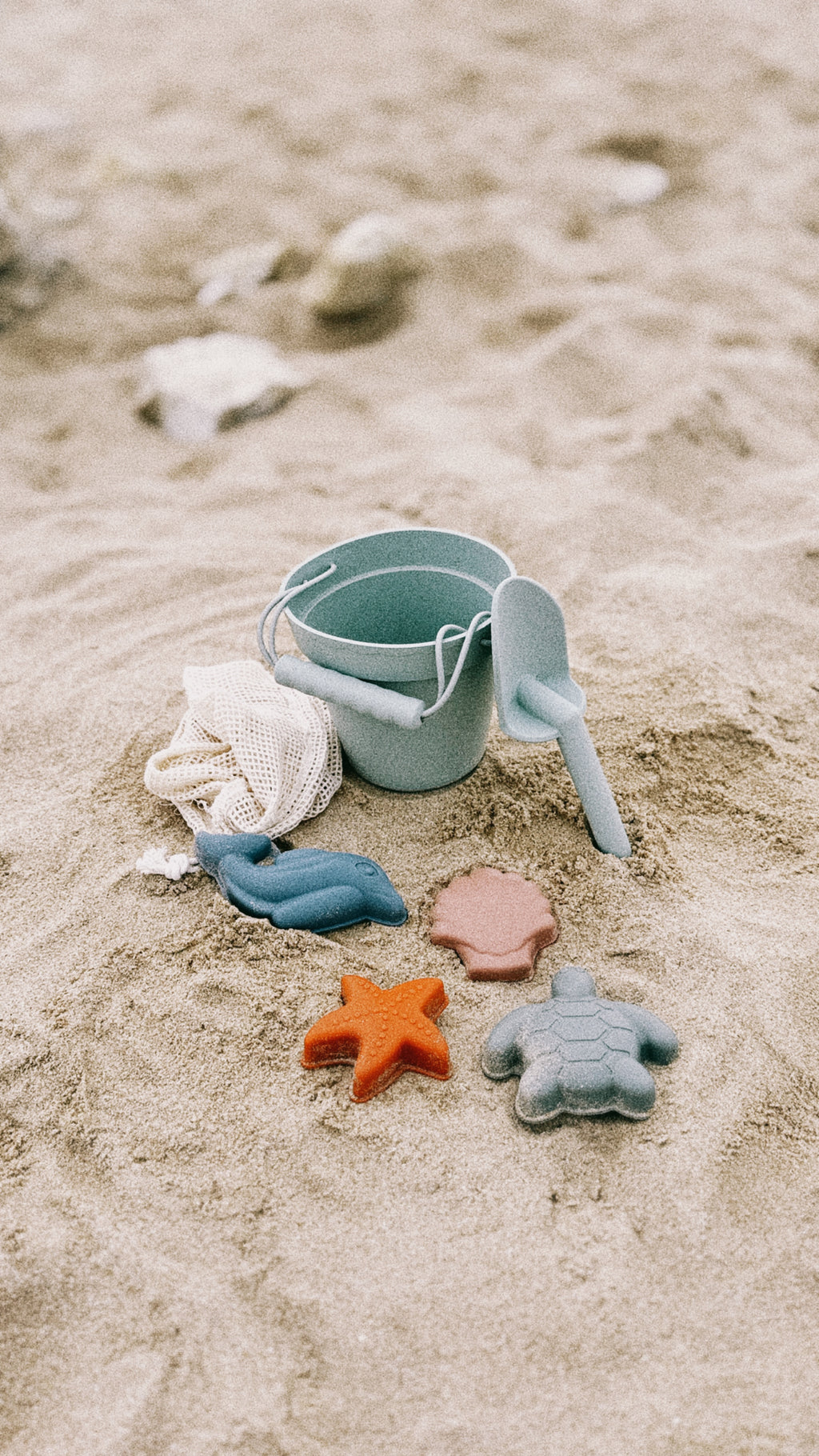 Set de plage silicone thème animaux de la mer – seau pelle et 4 moules poisson pieuvre étoile crabe – cadeau enfant silicone sans BPA