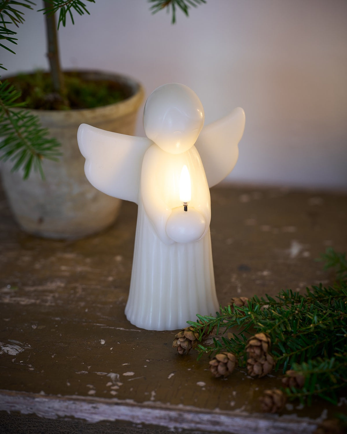 Bougie LED ange en cire, coloris différent du vanille, vue 2