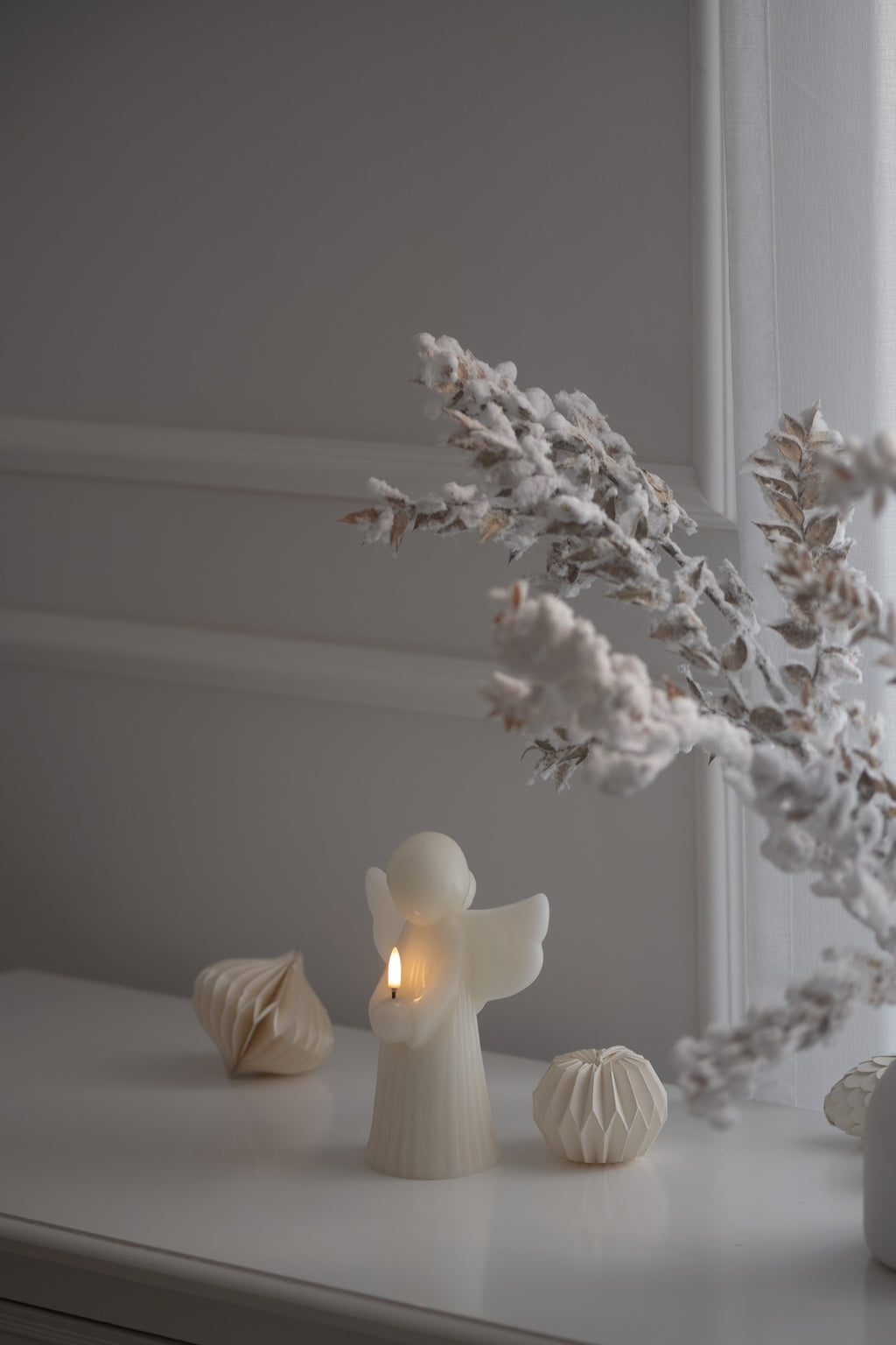 Bougie LED ange en cire vanille, vue 2
