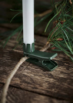 Lot de 6 mini bougies LED avec clips en métal, sur une branche de sapin
